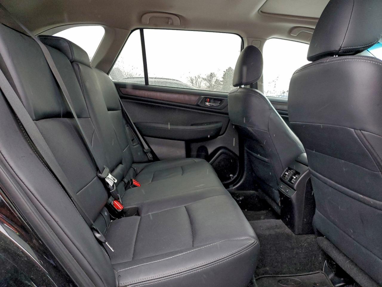 Subaru Outback 2.5i Limited Image 12