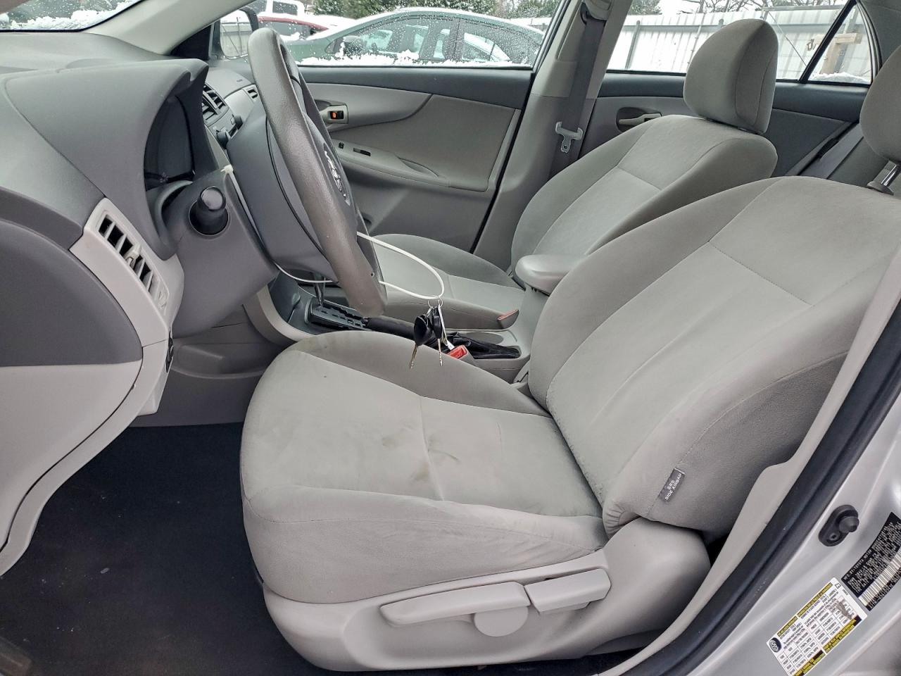 Toyota Corolla Base Image 4