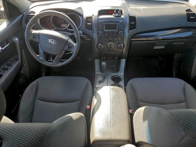 Kia Sorento Base Image 3