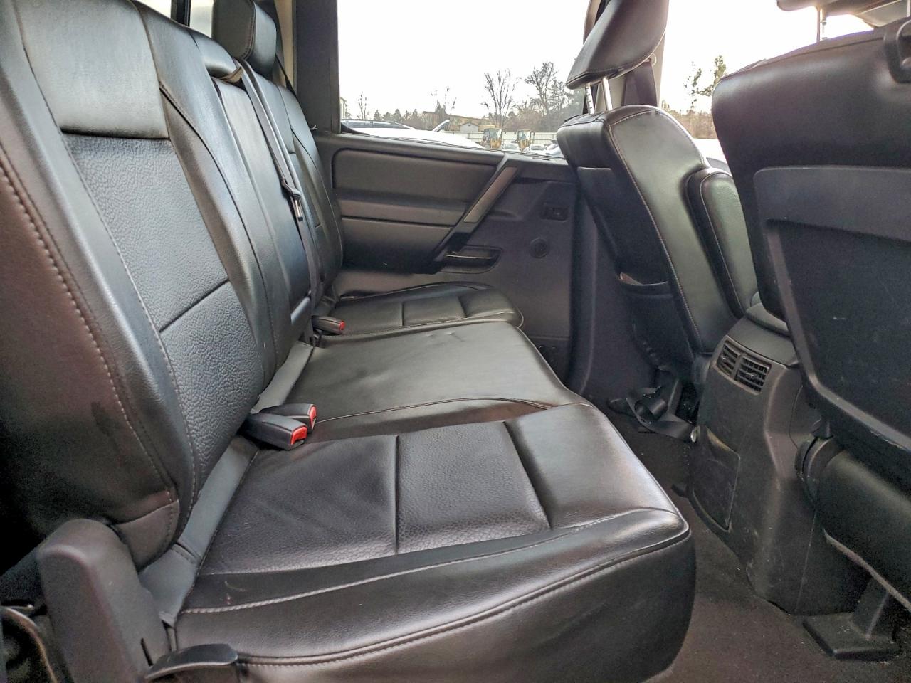 Nissan Titan Xe Image 11