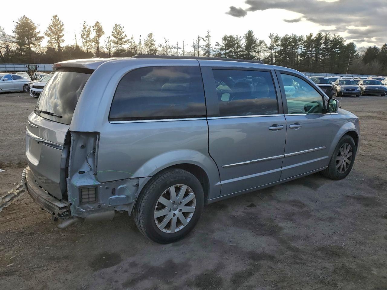 Chrysler Minivan Touring Image 10