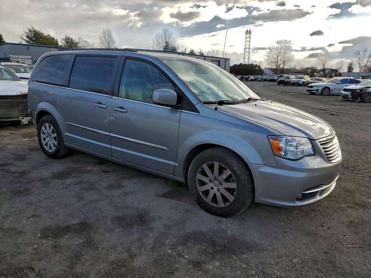 Chrysler Minivan Touring Image 13