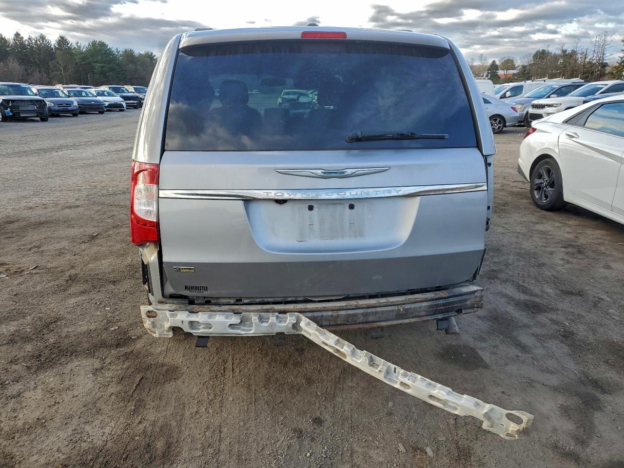 Chrysler Minivan Touring Image 4