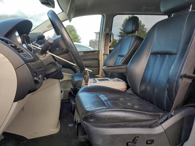 Chrysler Minivan Touring Image 7