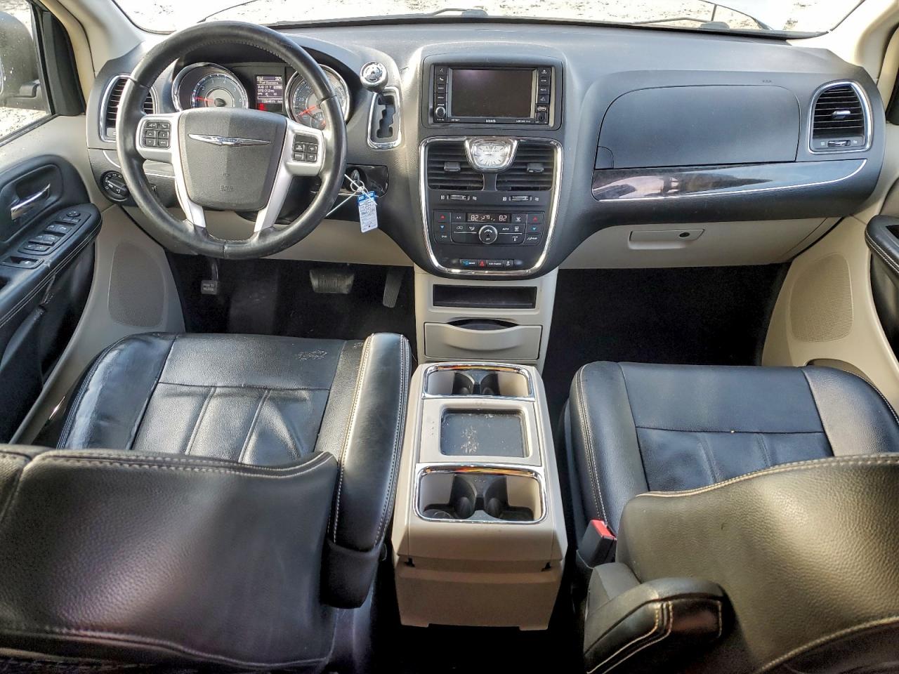 Chrysler Minivan Touring Image 6