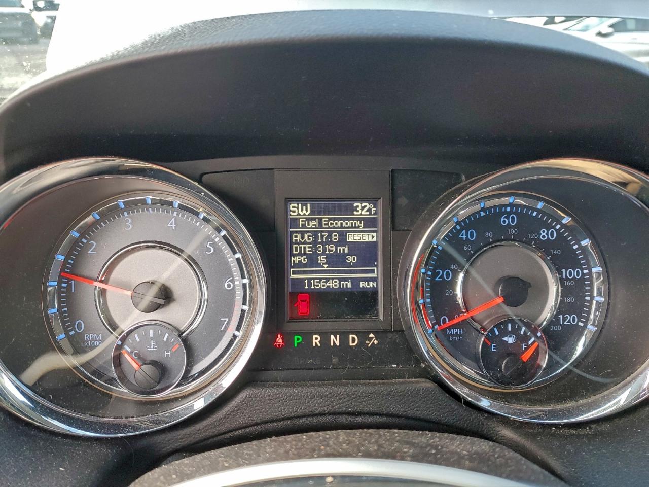 Chrysler Minivan Touring Image 2