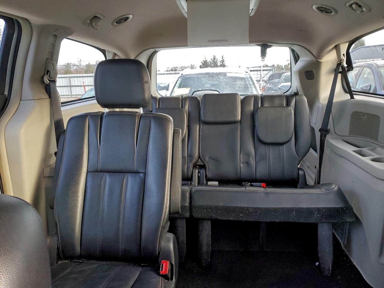 Chrysler Minivan Touring Image 9