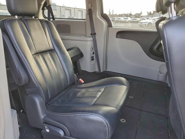 Chrysler Minivan Touring Image 5