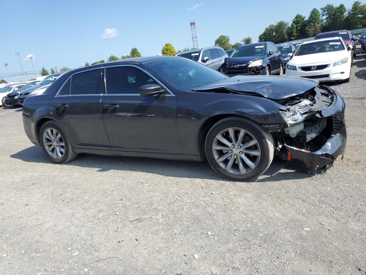 Chrysler 300 Limited Image 3