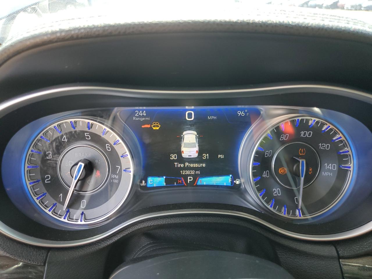 Chrysler 300 Limited Image 5