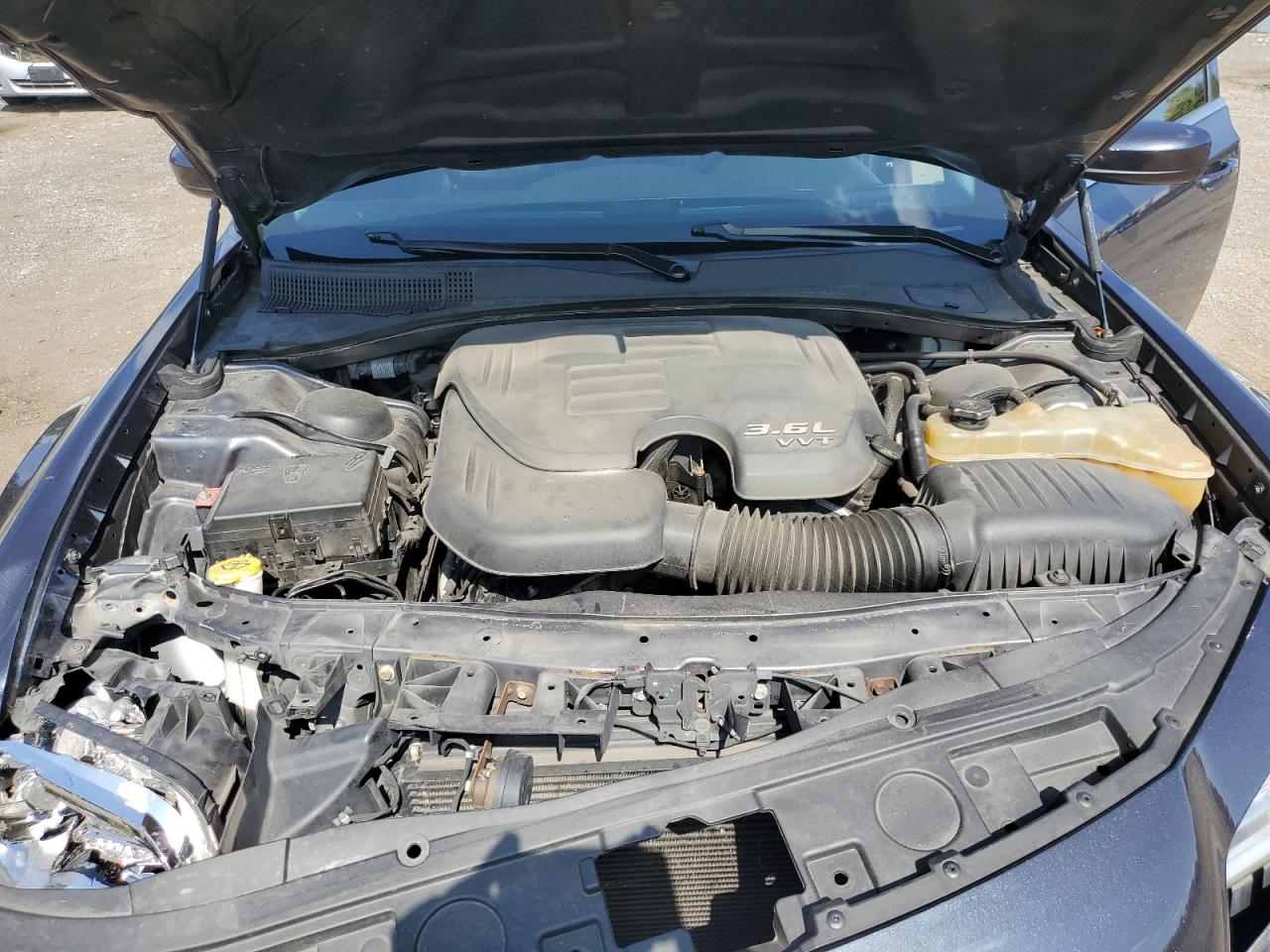 Chrysler 300 Limited Image 11