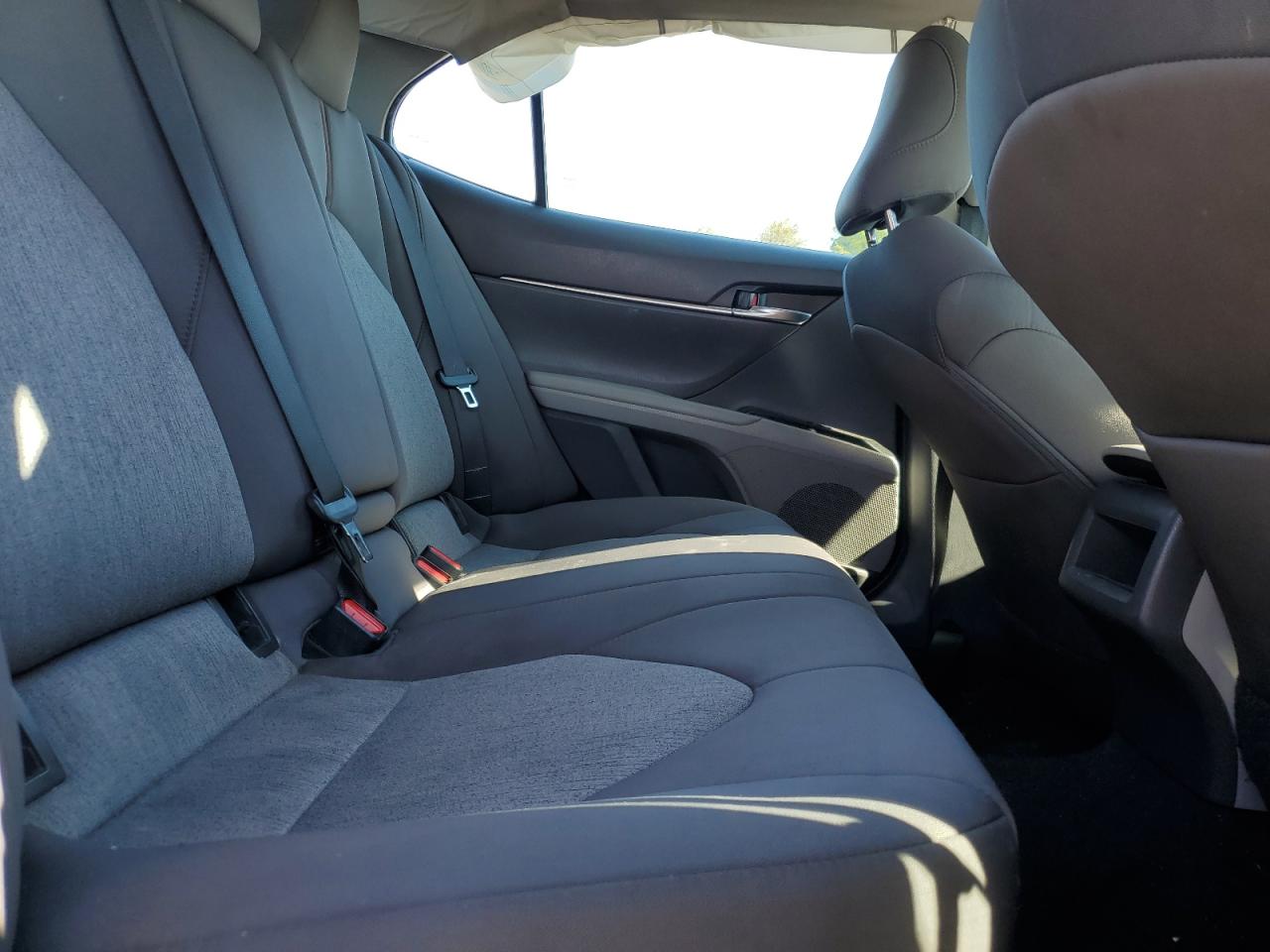 Toyota Camry L Image 10