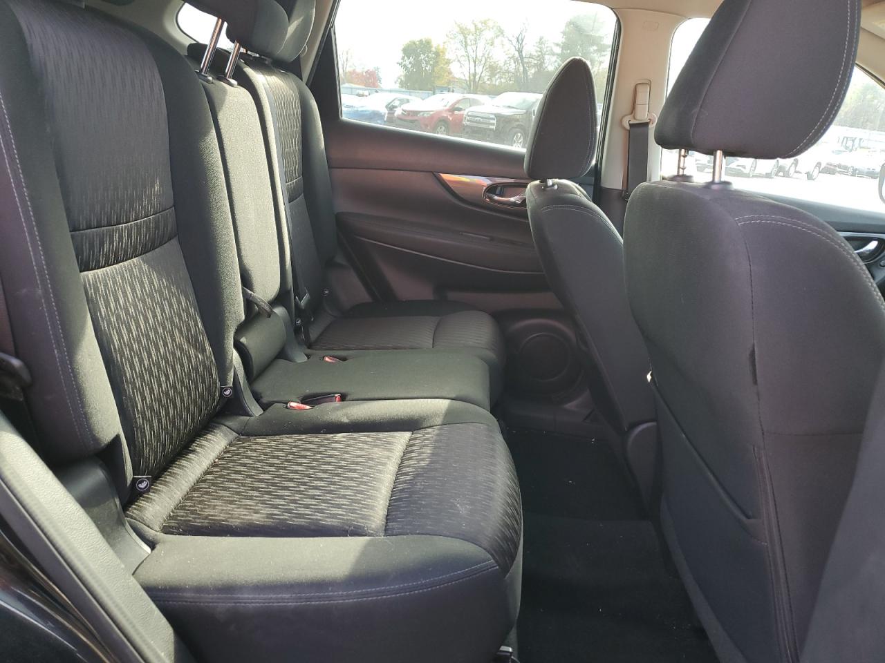 Nissan Rogue S Image 7