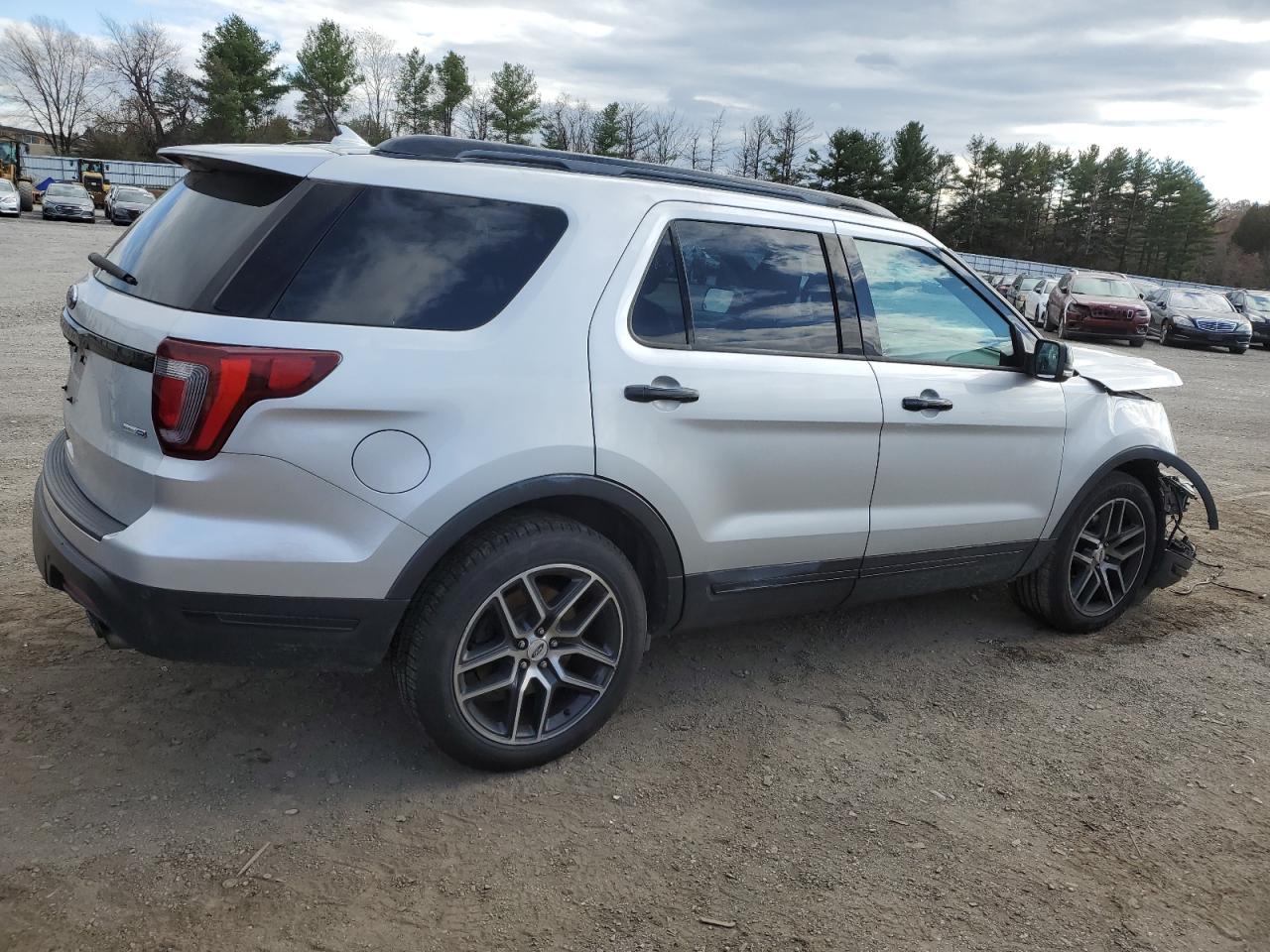 Ford Explorer Sport Image 5