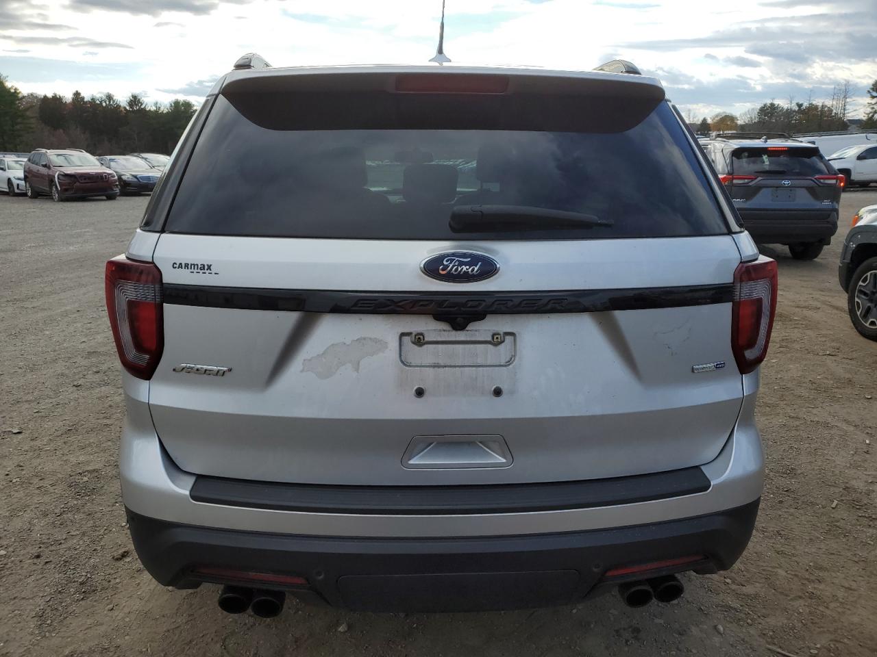 Ford Explorer Sport Image 7