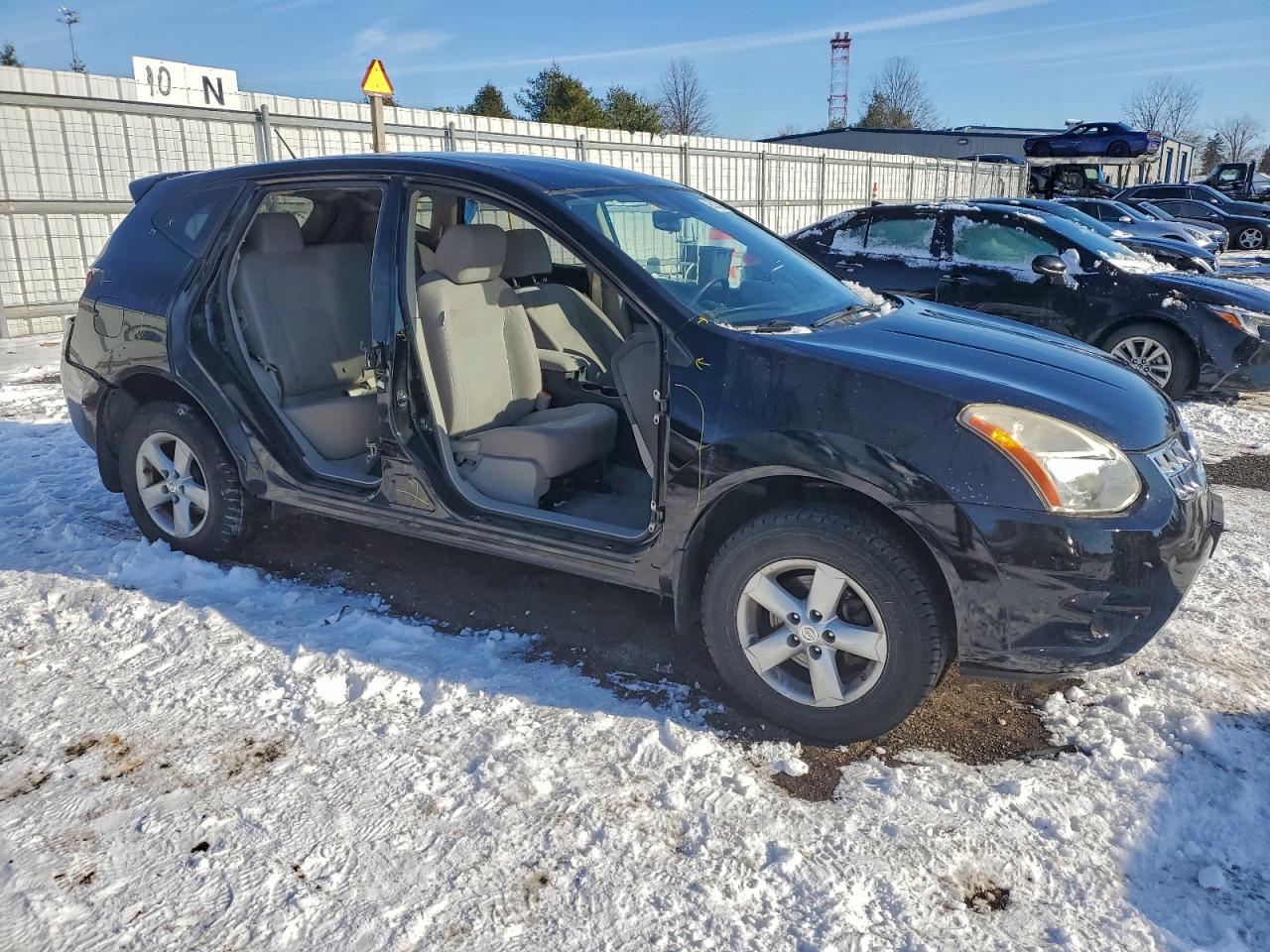 Nissan Rogue S Image 4