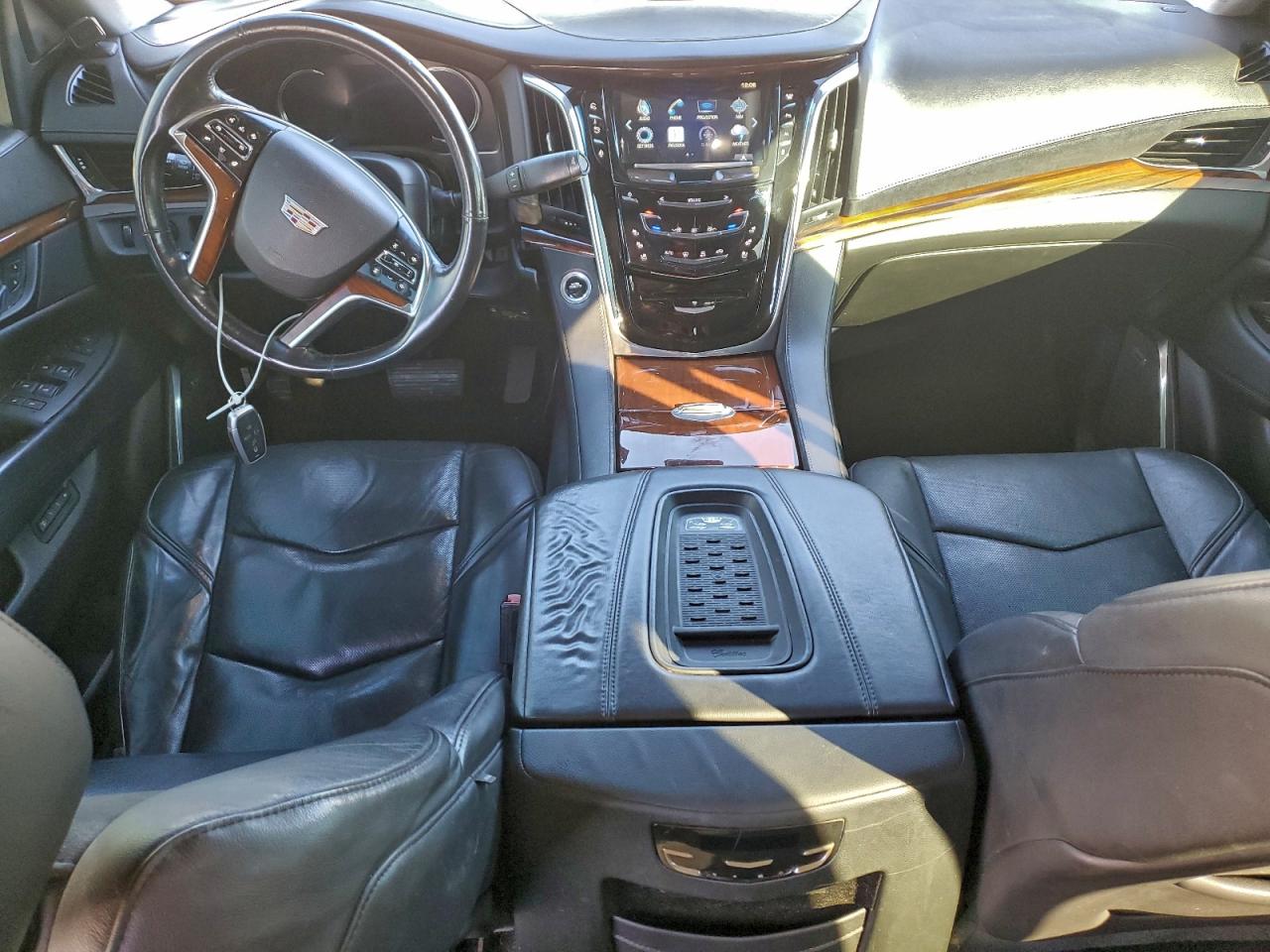 Cadillac Escalade Luxury Image 5