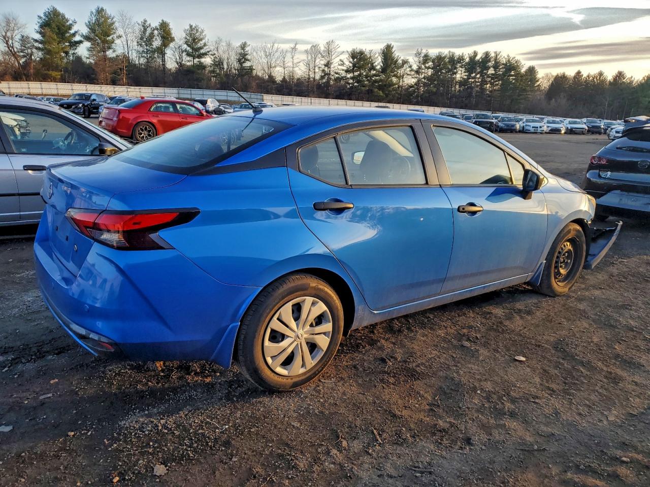 Nissan Versa S Image 3