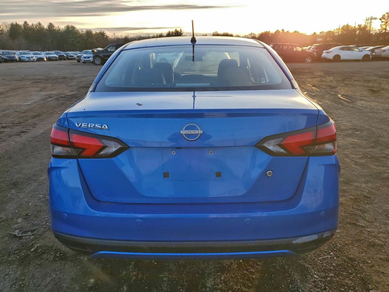 Nissan Versa S Image 6