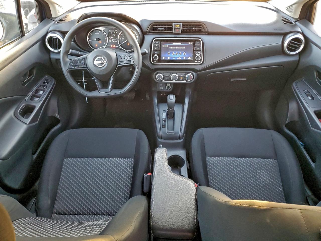 Nissan Versa S Image 4