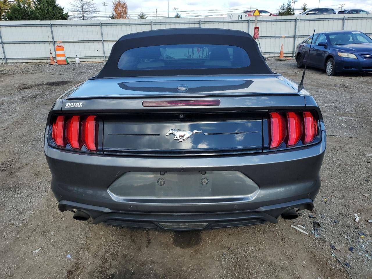 Ford Mustang Image 5