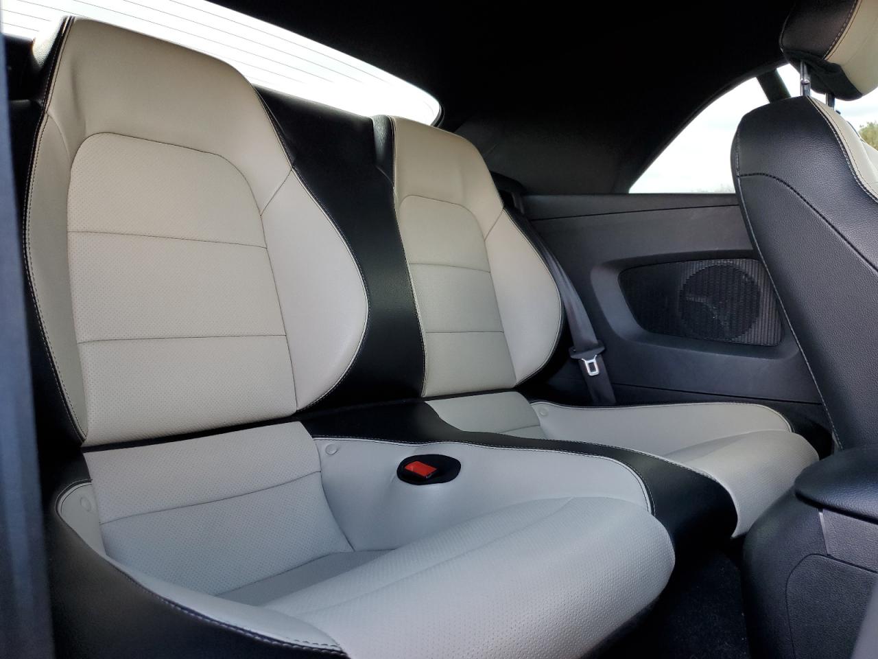 Ford Mustang Image 11