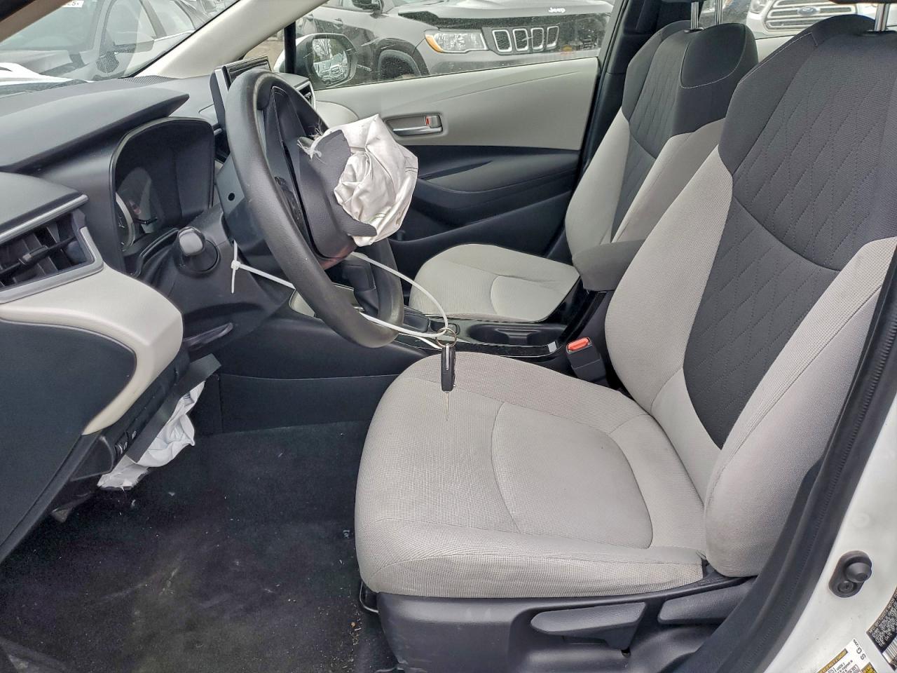 Toyota Corolla Le Image 4