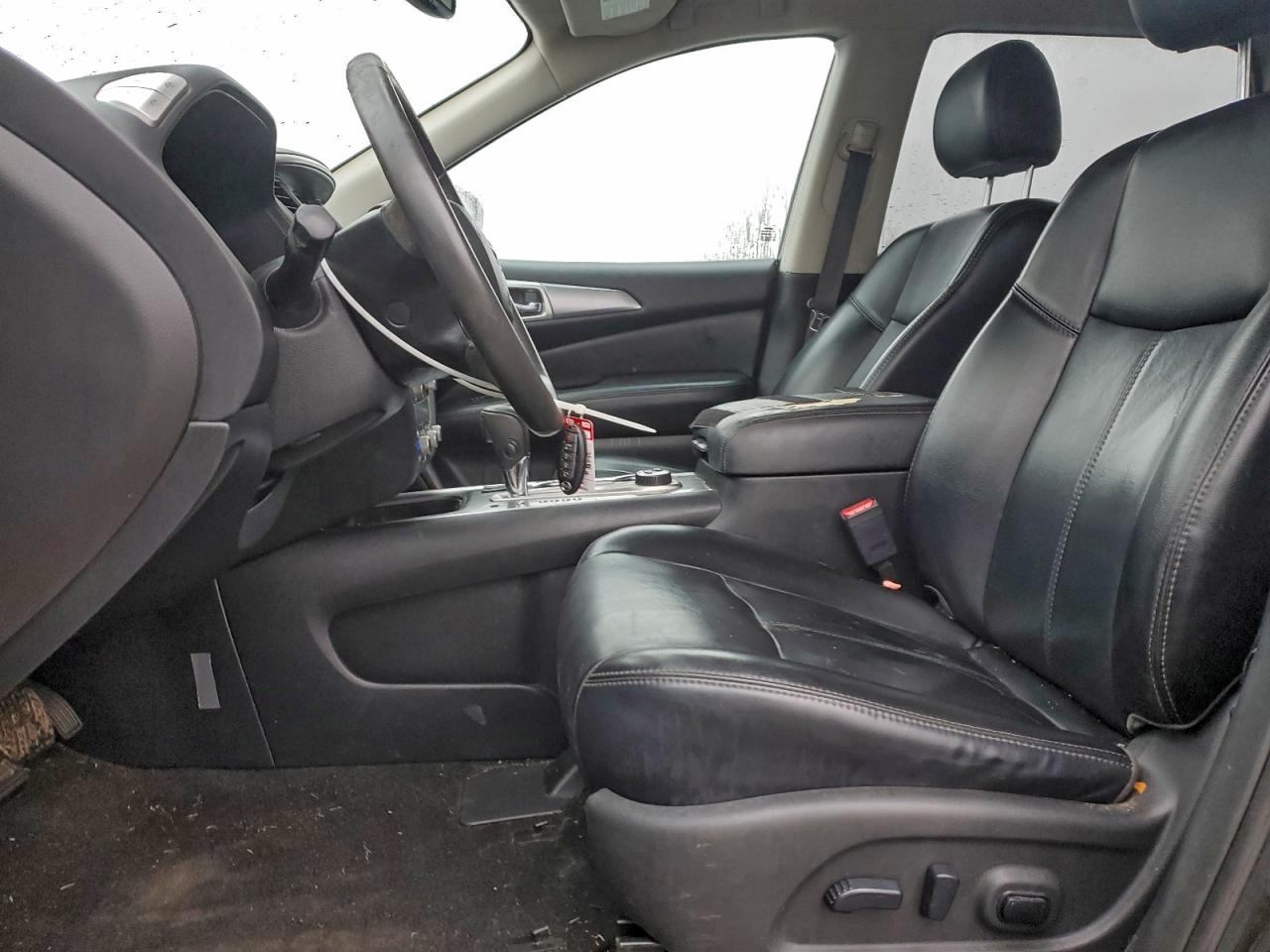 Nissan Pathfinder S Image 9