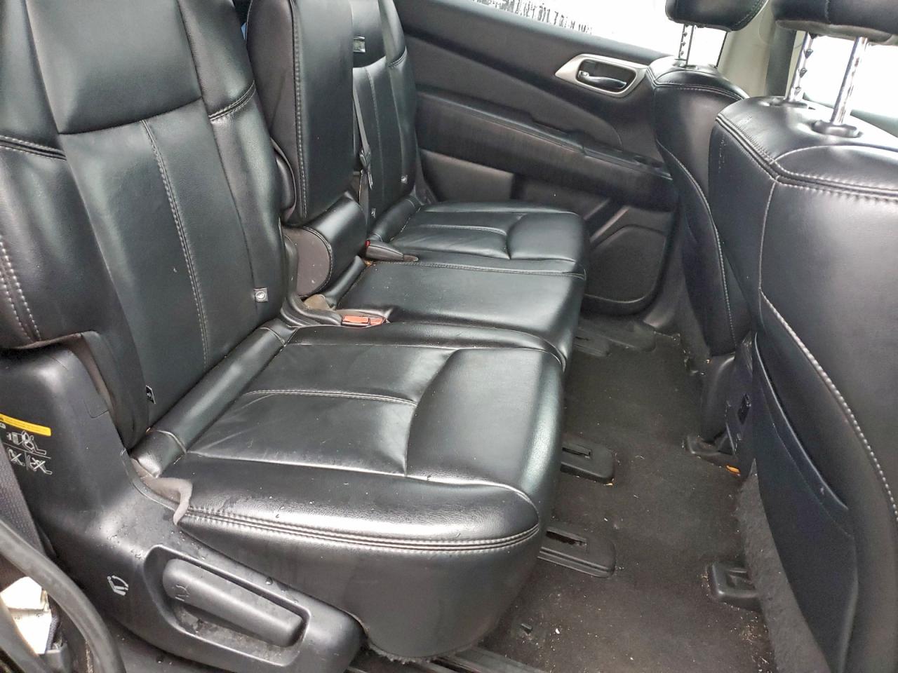 Nissan Pathfinder S Image 4