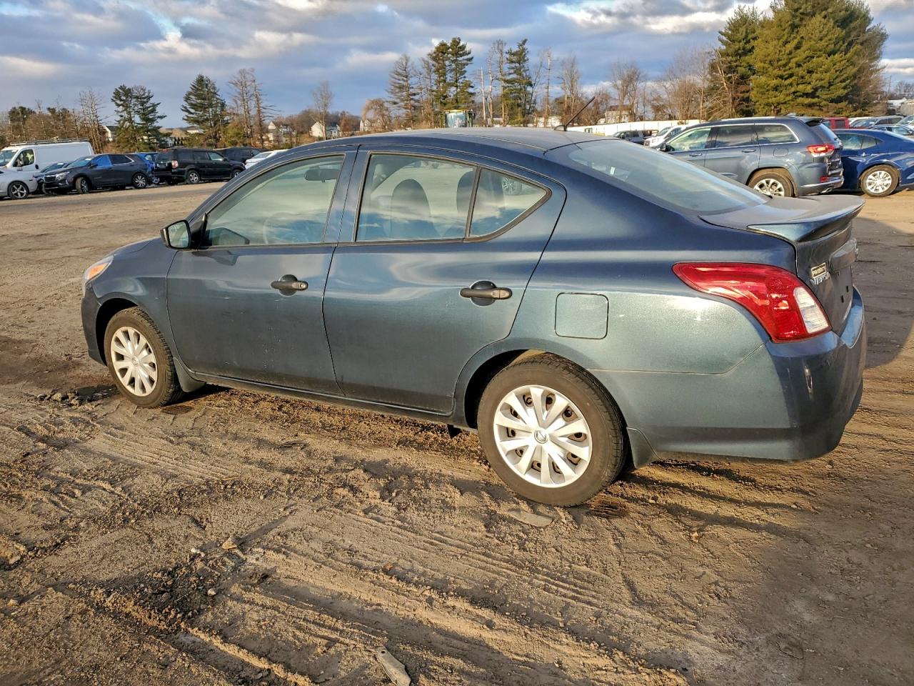 Nissan Versa S Image 4