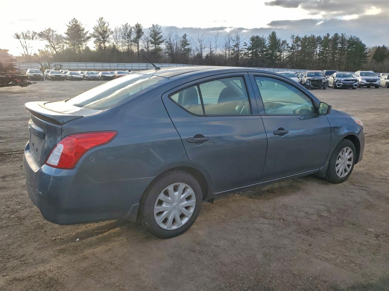 Nissan Versa S Image 2