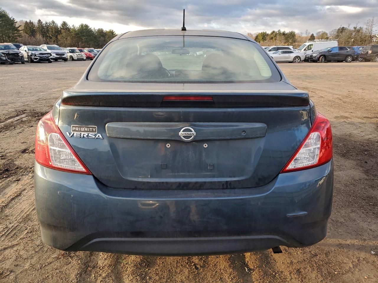 Nissan Versa S Image 7