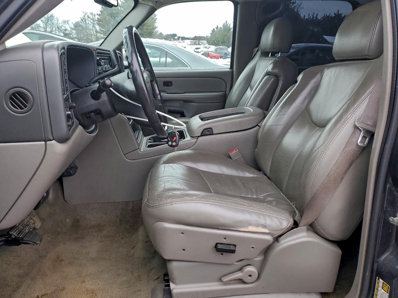 Chevrolet Suburban K1500 Image 3