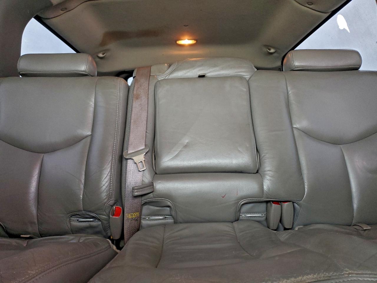 Chevrolet Suburban K1500 Image 6