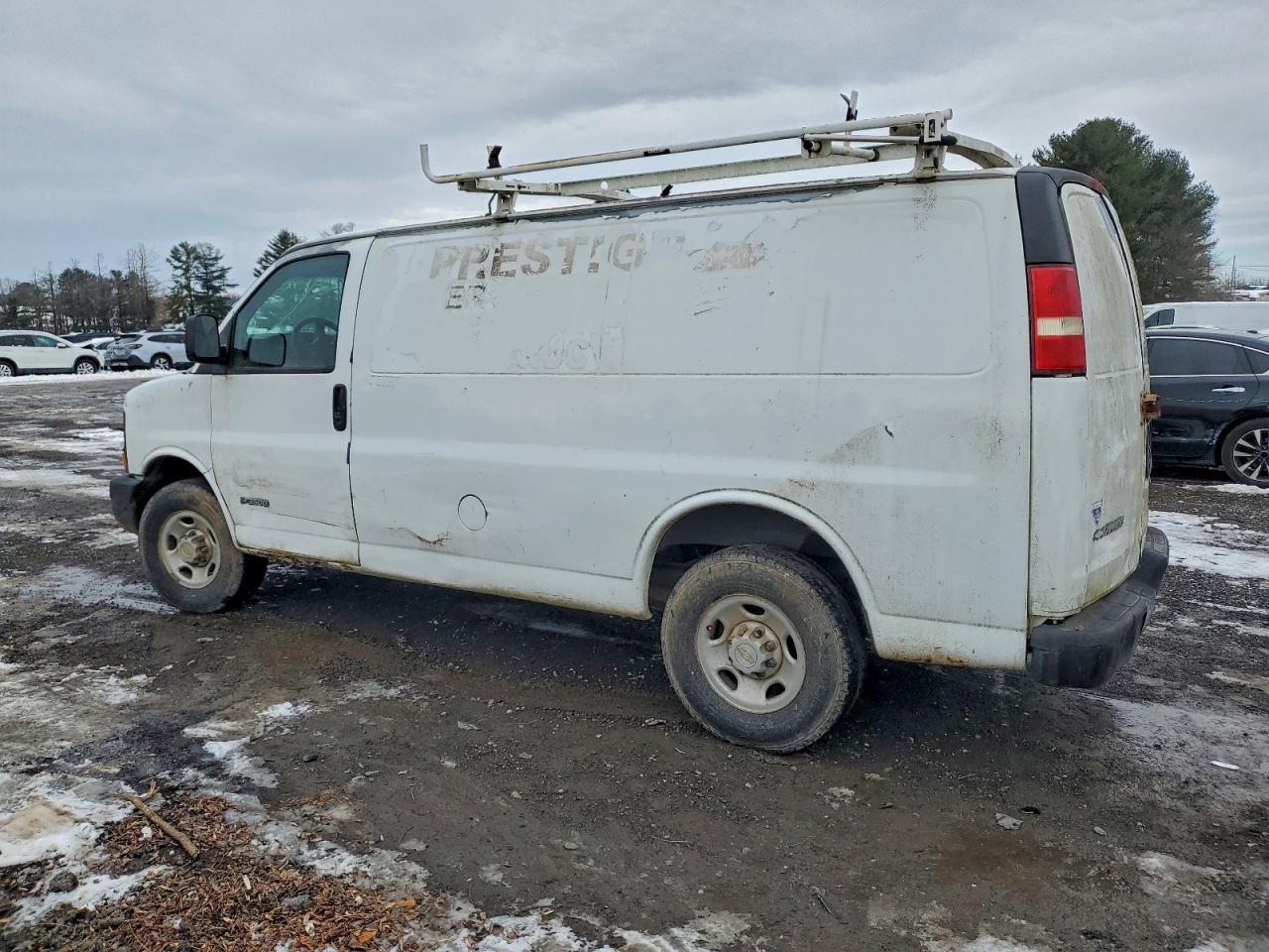 Chevrolet Express Image 2