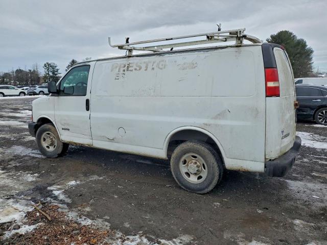 Chevrolet Express Image 2