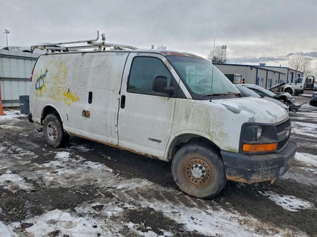 Chevrolet Express Image 3