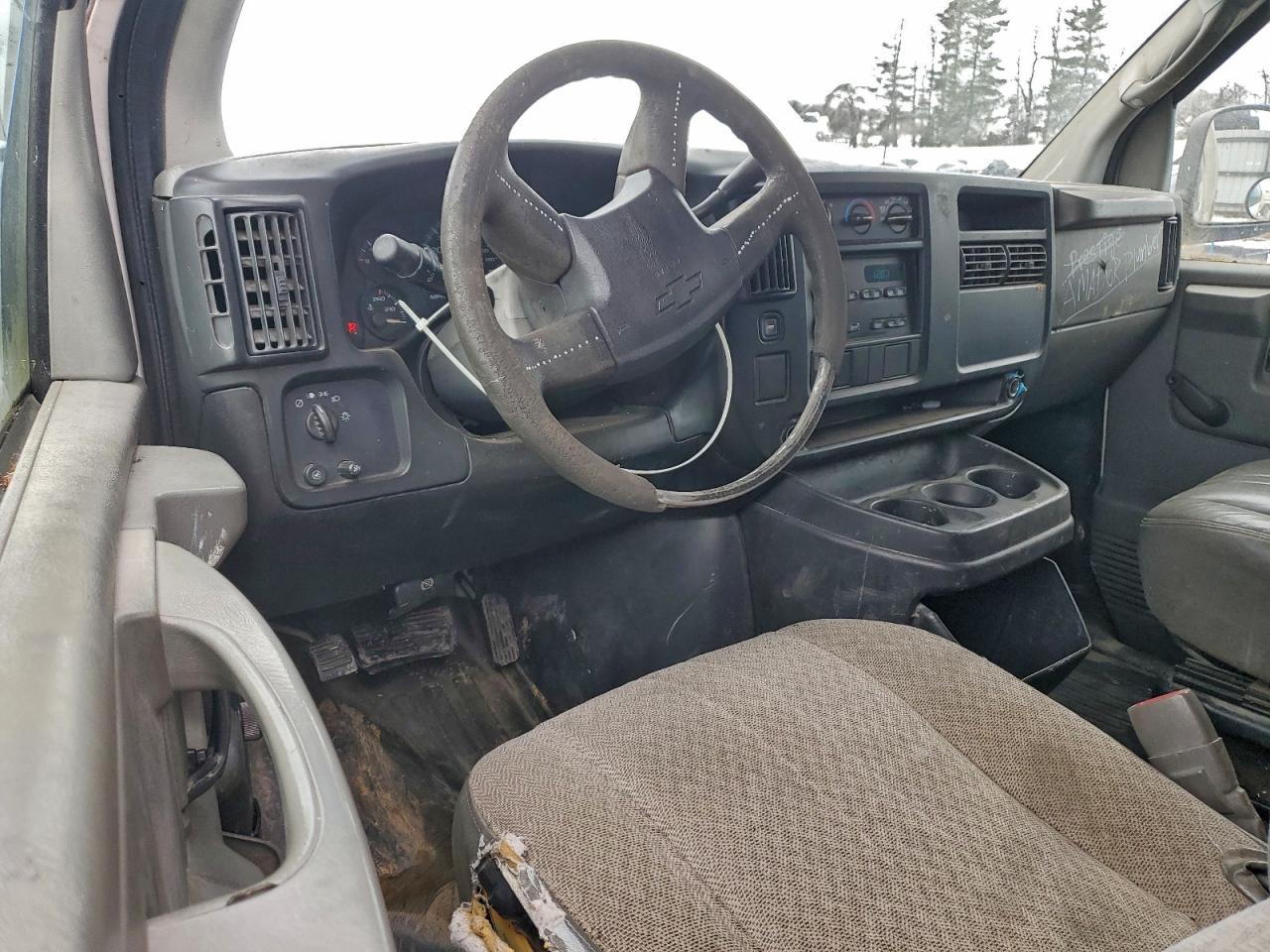 Chevrolet Express Image 5