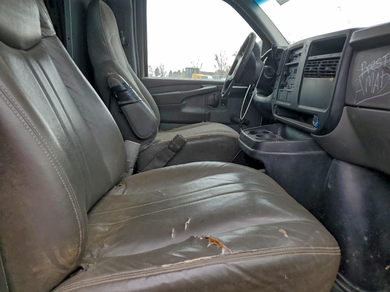 Chevrolet Express Image 7