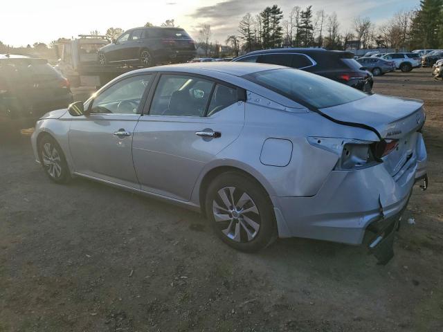 Nissan Altima S Image 2