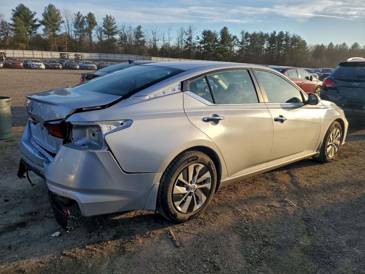 Nissan Altima S Image 8