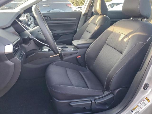 Nissan Altima S Image 6