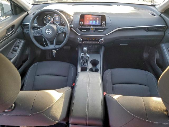 Nissan Altima S Image 9