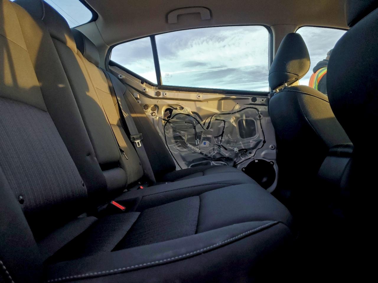 Nissan Altima S Image 12