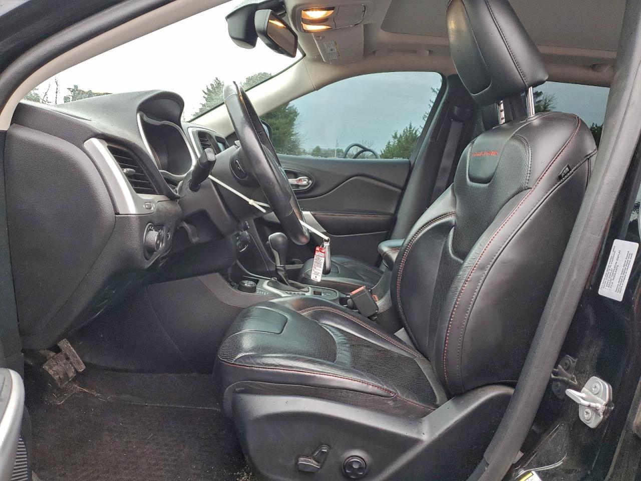 Jeep Cherokee Trailhawk Image 8