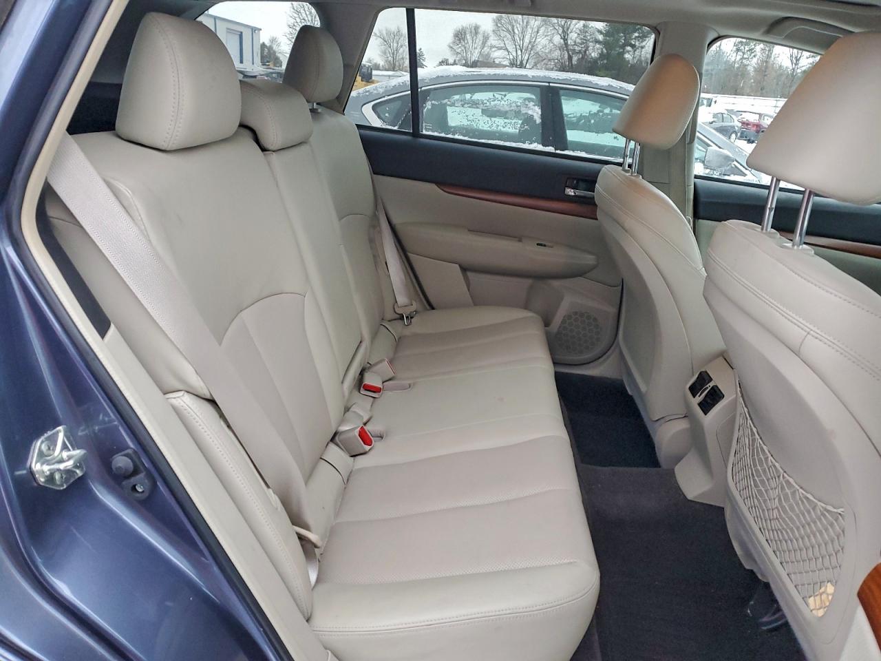 Subaru Outback 2.5i Limited Image 10