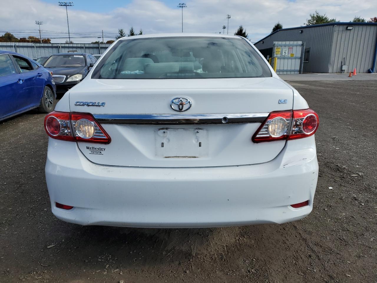 Toyota Corolla Base Image 13