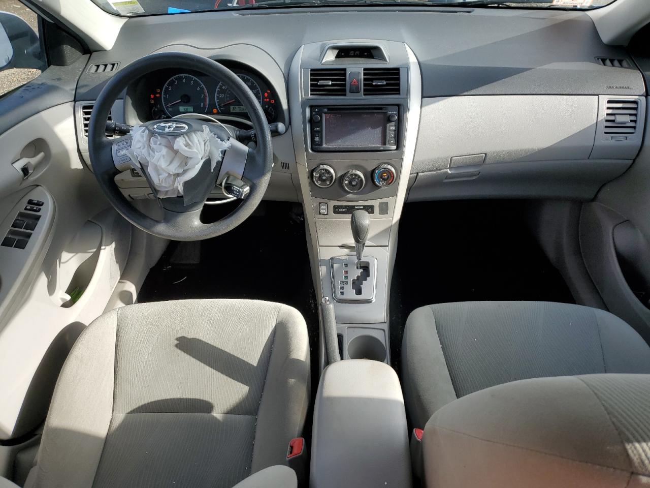 Toyota Corolla Base Image 11
