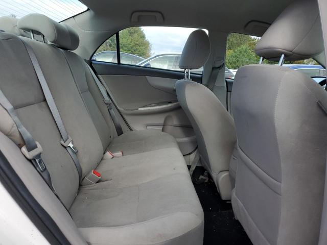 Toyota Corolla Base Image 9