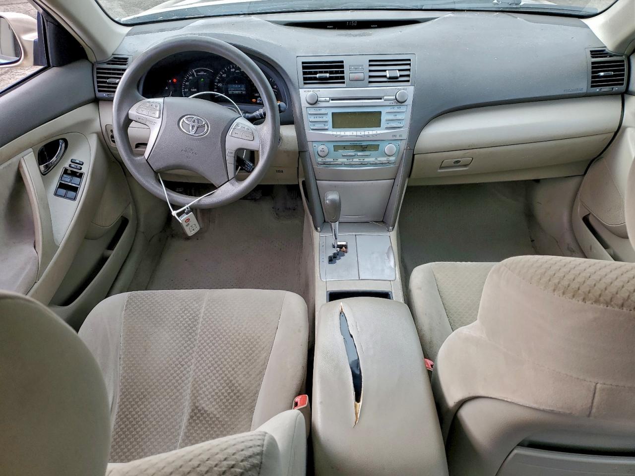 Toyota Camry Hybrid Image 4